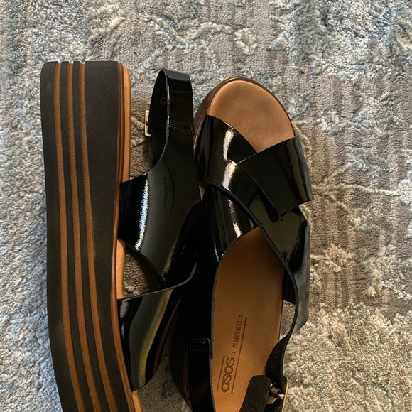 Women’s Sandals - Picture 6 of 8